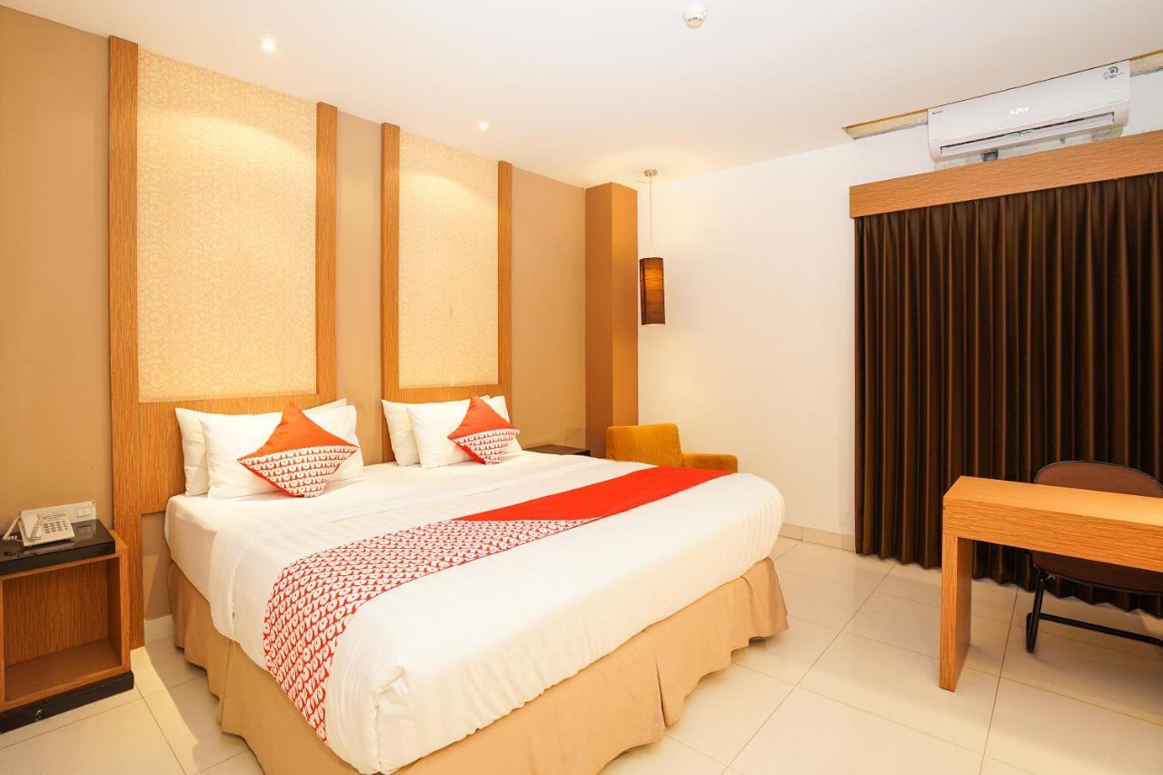 Oyo 197 Prime Royal Hotel Kapasari Ngoại thất bức ảnh