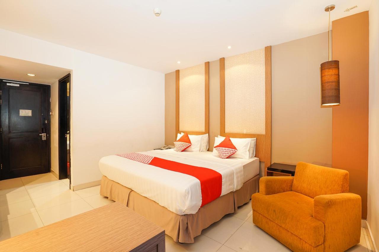Oyo 197 Prime Royal Hotel Kapasari Ngoại thất bức ảnh