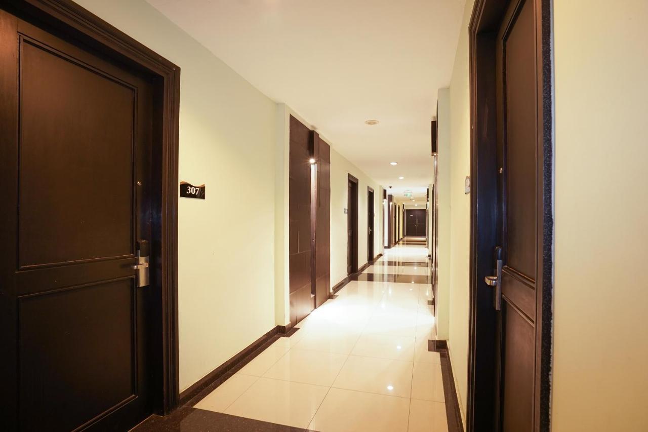 Oyo 197 Prime Royal Hotel Kapasari Ngoại thất bức ảnh