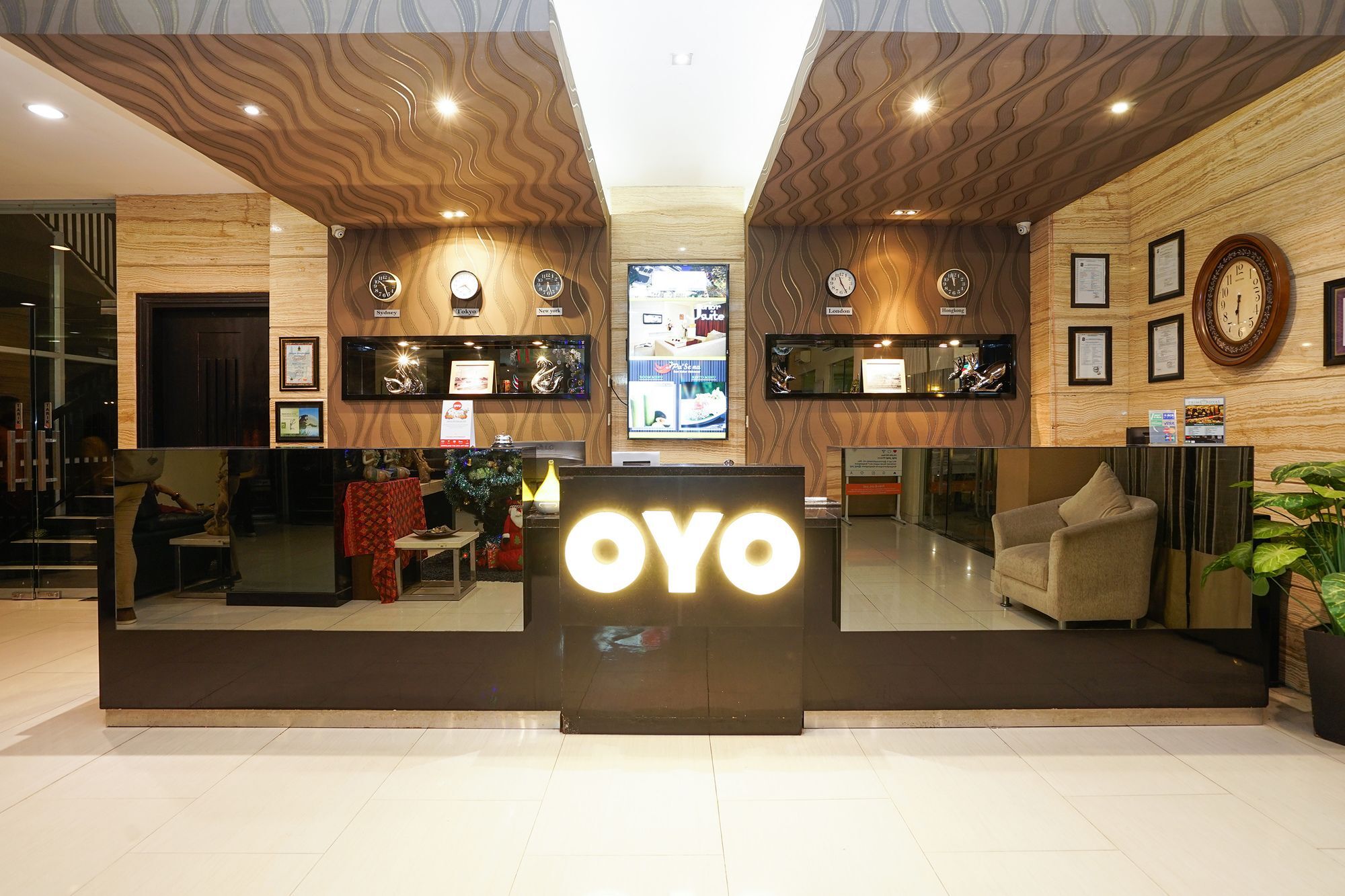 Oyo 197 Prime Royal Hotel Kapasari Ngoại thất bức ảnh